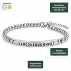 Bloedverdunners armband in zilver: balletjesketting met gebogen plaatje, karabijnsluiting en verlengkettinkje (18–23 cm)