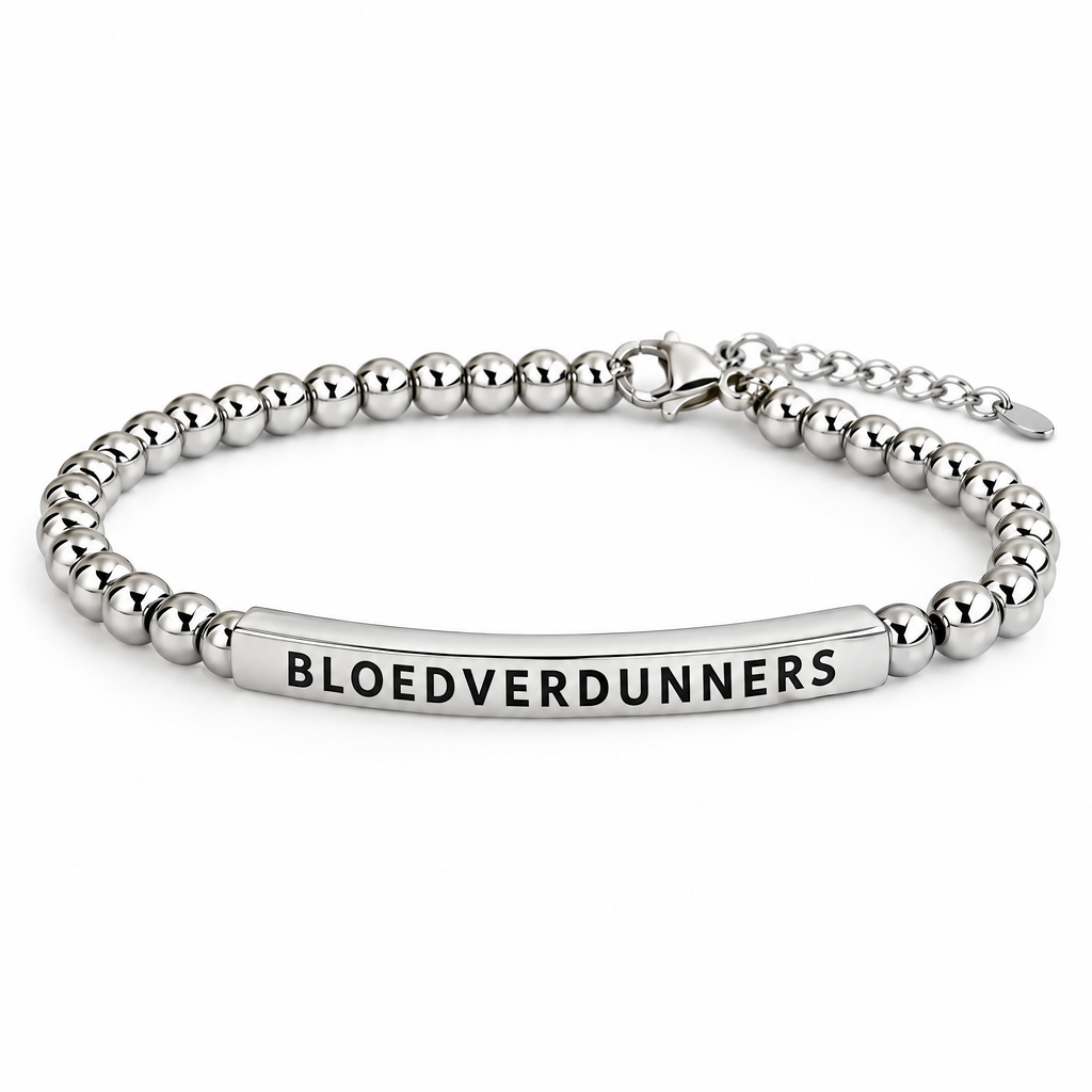 Zilveren bloedverdunners armband met gravure BLOEDVERDUNNERS op het gebogen plaatje