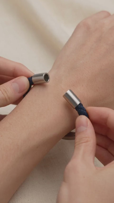 Magnetische sluiting van de gevlochten armband, gravure zichtbaar